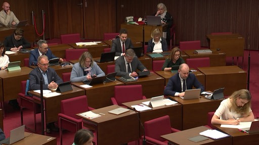 Abgeordnete des Bremer Senats während der aktuellen Stunde zur Rüstungsindustrie