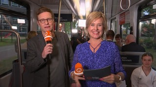 Felix Krömer und Kirsten Rademacher Live aus der buten un binnen Straßenbahn.