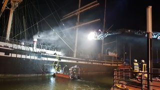 Ein brennendes Schiff