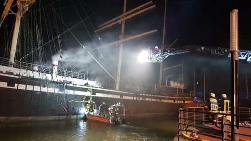 Ein brennendes Schiff