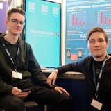 Die Entwickler der App SocialHope Jonte Walter und Lucas Knapp