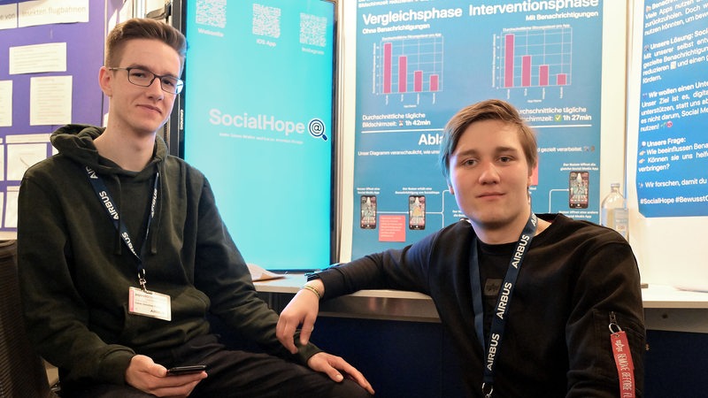 Die Entwickler der App SocialHope Jonte Walter und Lucas Knapp