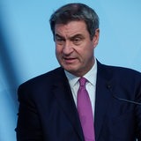 Markus Söder (CSU), Ministerpräsident von Bayern, nimmt nach einer Kabinettssitzung an einer Pressekonferenz teil.