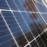 Symbolfoto von einer Solaranlage, Nahaufnahme. 