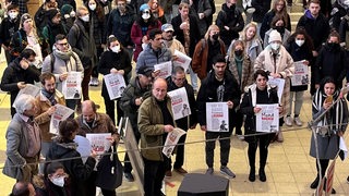 Studierende der Bremer Uni haben sich versammelt, um ihre Solidarität mit den Protestierenden im Iran auszudrücken.