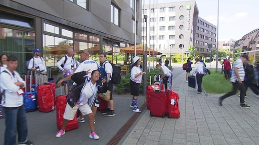 Das US-Team der Special Olympics bei der Anreise vor dem Mannschaftshotel in Bremen.