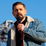 Klaas Heufer-Umlauf bei der Kundgebung und dem Friedenskonzert 'Sound Of Peace' gegen den Krieg in der Ukraine am Brandenburger Tor