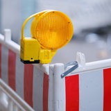 Eine Warnleuchte zeigt eine Sperrung an