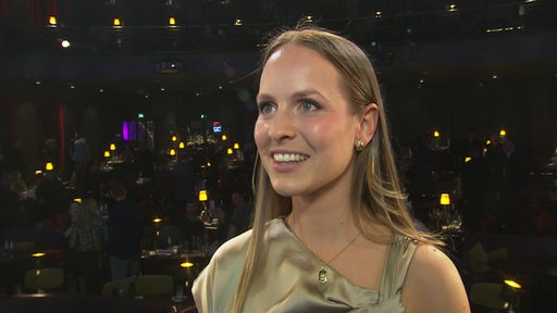 Palmira Seeger Suarez wird bei der Sportgala 2025 in Bremen interviewt.
