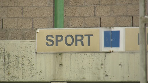 Zu sehen ist das Schild des Sportbereichs der Uni Bremen.