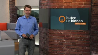 Sportblitz Moderator Jan-Dirk Bruns im Studio von buten un binnen