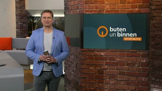 Moderator Stephan Schiffner im Sportblitz Studio von buten un binnen.