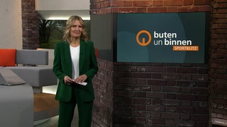 Sportblitz Moderatorin Janna Betten im buten un binnen Studio. 