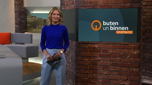 Sportblitz Moderatorin Janna Betten im buten un binnen Studio. 