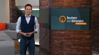 Sportblitz Moderator Yannick Lowin im buten un binnen Studio. 