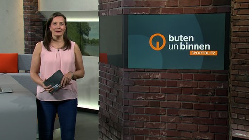 Die Moderatorin Pascale Ciesla im Studio von buten un binnen.