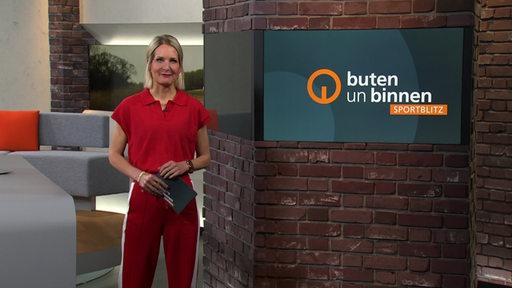 Sportmoderatorin Janna Betten im Studio von buten un binnen
