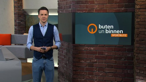 Moderator Yannik Lowin im Sportblitz Studio von buten un binnen