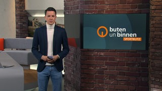 Moderator Yannick Lowin im Sportblitz-Studio von buten un binnen