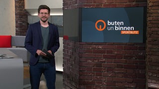Moderator Niko Schleicher im Studio von buten un binnen