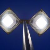 Zwei LED-Leuchten einer Straßenlaterne