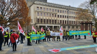 Beschäftigte des öffentlichen Dienstes protestieren in Bremen.