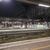 Im Bremer Hauptbahnhof sind die Bahnsteige leer. Die Lokführergewerkschaft GDL hat zu einem Warnstreik aufgerufen.