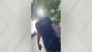 Ein bedrohlich wirkender Mann in einem Handyvideo