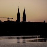 Die schwarze Skyline von Bremen ohne Lichter
