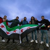 Exil-Syrer feiern in Bremen das Ende der Assad-Diktatur in Syrien.