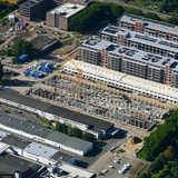 Auf einer Luftaufnahme des Bremer Tabakquartiers sind im Bau befindliche Wohnhäuser zu sehen