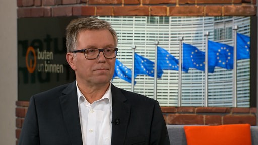 Talkgast Joachim Schuster im Gespräch bei buten un binnen.