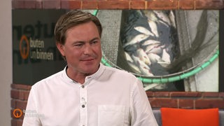 Der Biologe Thomas Klefoth zu Gast im Studio von buten un binnen.