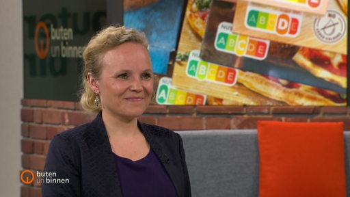 Sonja Pannenbecker, Referentin für Lebensmittel und Ernährung bei der Verbraucherzentrale Bremen, zu Gast im Studio von buten un binnen.