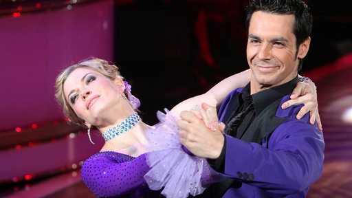 Nina Bott mit Tanzpartner Roberto Albanese bei der RTL Fernsehshow Sendung "Let's Dance" 2010.