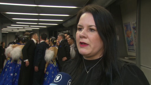 Trainerin Franziska Becker von der Lateinformation Blau-Weiss Buchholz beim Interview nach dem zweiten Platz bei der Deutschen Meisterschaft.