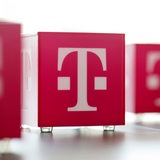 Das Telekom-Logo auf Würfeln