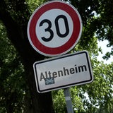 Zu sehen ist ein Tempo 30-Schild.