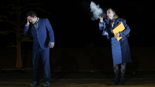 Szenenbild des Theaterstücks "Die Erfindung des Jazz im Donbass" am Theater Bremen.