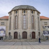 Das Bremerhavener Stadttheater am Theodor Heuss Platz in Bremerhaven (Archivbild)