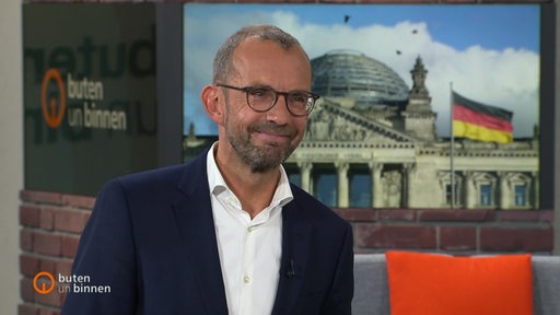 Der CDU Politiker Thomas Röwekamp im Studio von buten un binnen