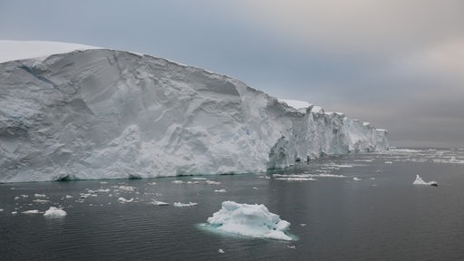Der riesige Thwaites-Gletscher in der Antarktis
