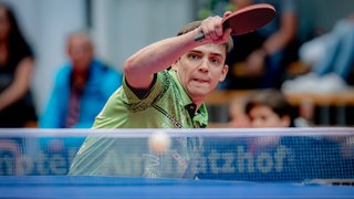 Werders Tischtennis-Profi Kirill Gerassimenko bei einem Vorhandschlag in Aktion.