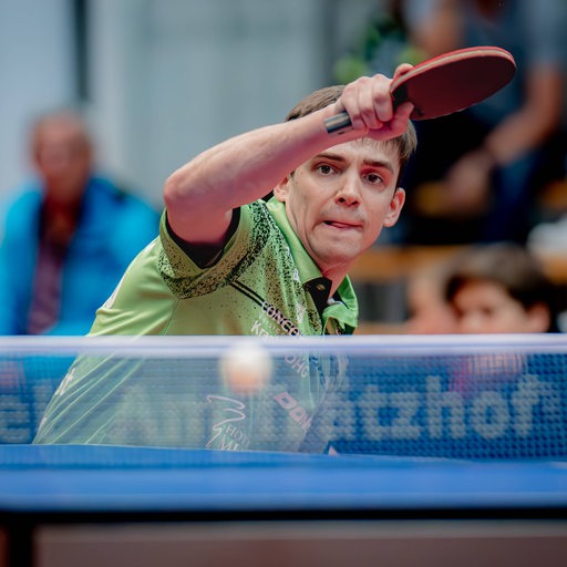 Werders Tischtennis-Profi Kirill Gerassimenko bei einem Vorhandschlag in Aktion.
