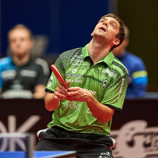 Werders Tischtennis-Profi Kirill Gerassimenko schaut nach einem verlorenen Ballwechsel tief verzweifelt nach oben.