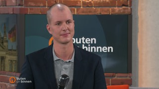 Der Reporter von buten un binnen Torben Ostermann im buten un binnen Studio.