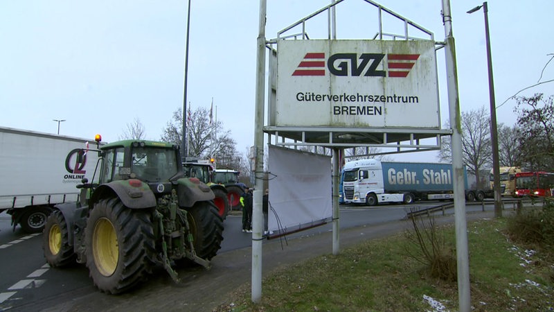 Trecker blockieren das GVZ in Bremen