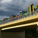 Rund 100 Landwirte protestieren gegen aktuelle Agrarpolitik.