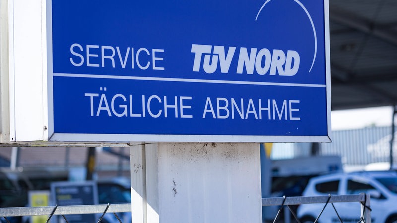 TÜV-Mitarbeitende streiken