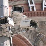 Kameras zur Überwachung an der Außenfassade des bremer Hauptbahnhofs.